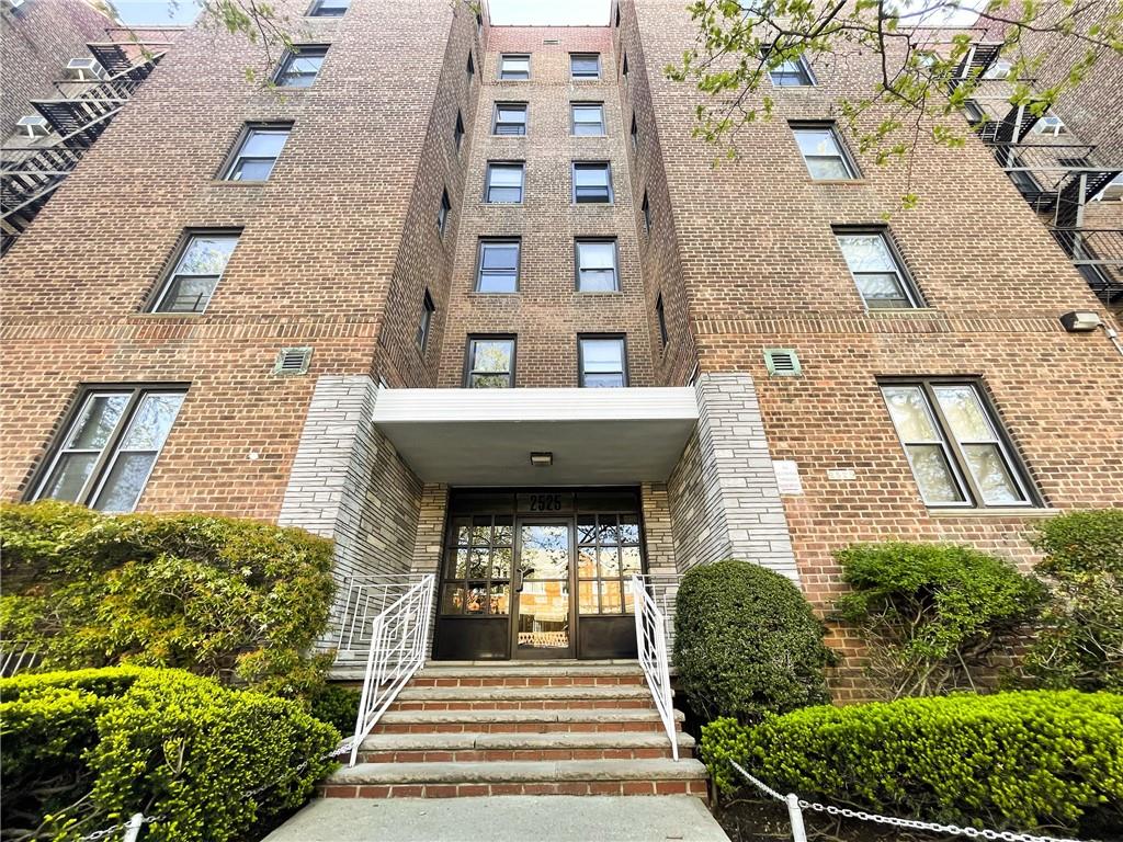 2525 West 2nd St #4A